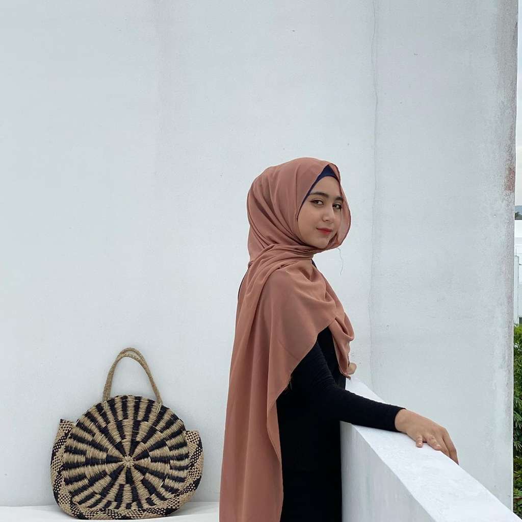 Istri Taqy Malik