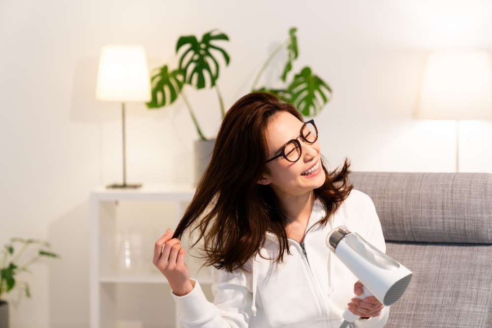 Memakai Hairdryer