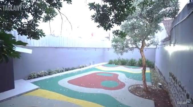 Lapangan Bola rumah Soleh Solihun
