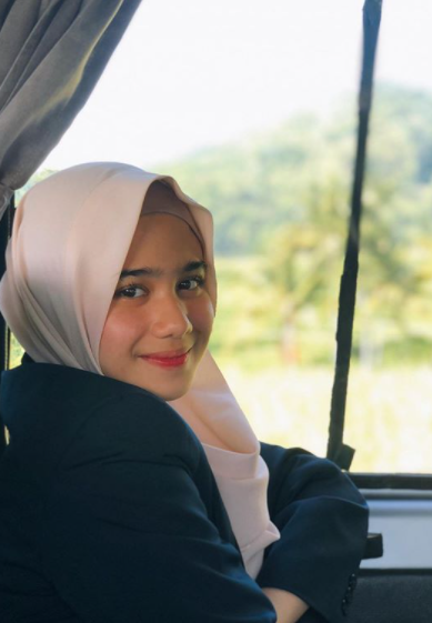 Potret tissa biani saat mengenakan hijab