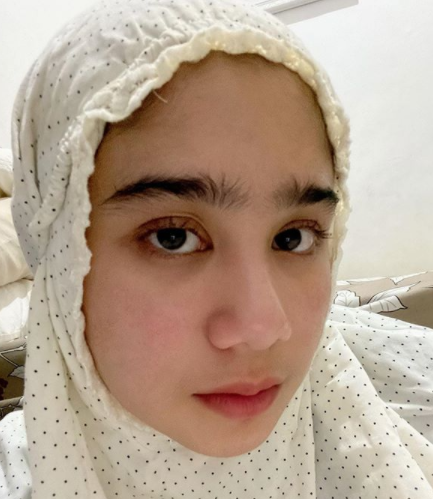 Potret tissa biani saat mengenakan hijab
