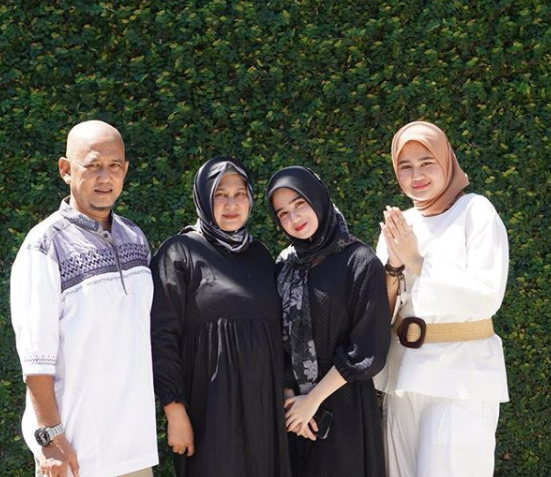 Potret tissa biani saat mengenakan hijab