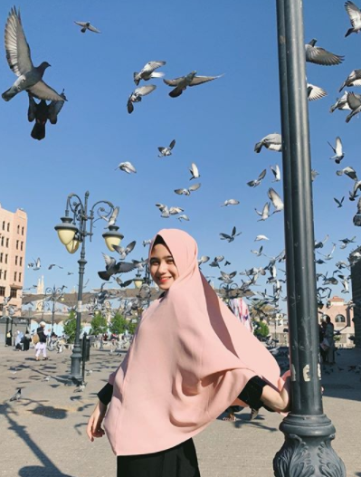 Potret tissa biani saat mengenakan hijab