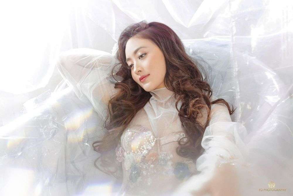 Gaya Pemotretan Natasha Wilona di Bathtub