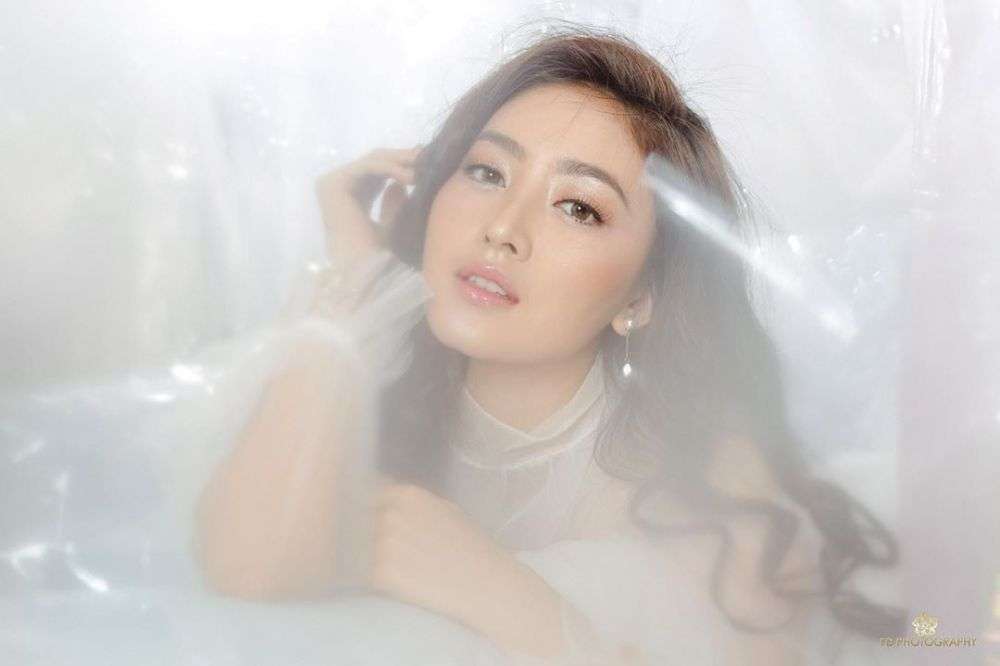 Gaya Pemotretan Natasha Wilona di Bathtub