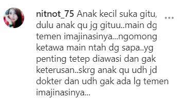 Anak-anak sering bermain dengan teman imajinasi.