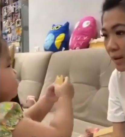 Semua tidak ada yang mau kue bocah ini.