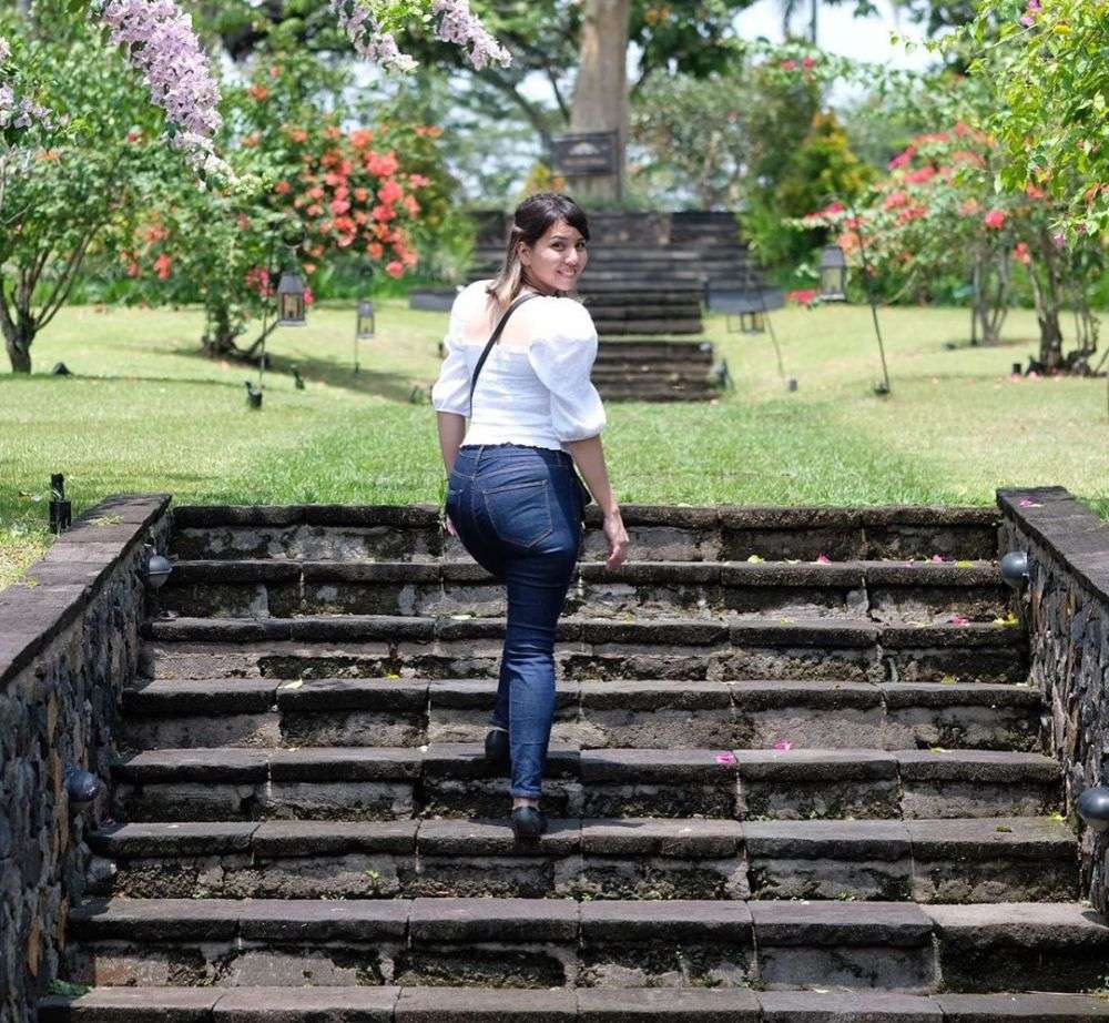 Potret keseruan liburan Tya Ariestya di Jogja dan Magelang Potret keseruan liburan Tya Ariestya di Jogja dan Magelang