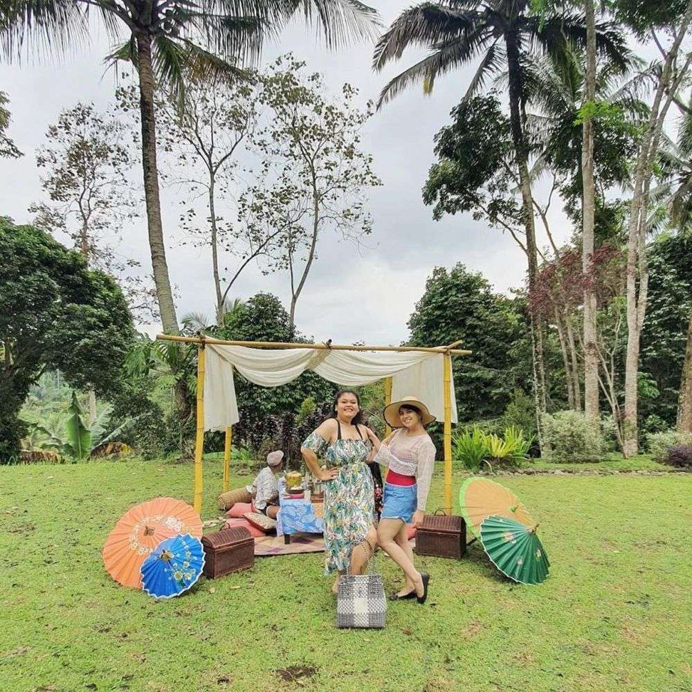 Potret keseruan liburan Tya Ariestya di Jogja dan Magelang Potret keseruan liburan Tya Ariestya di Jogja dan Magelang
