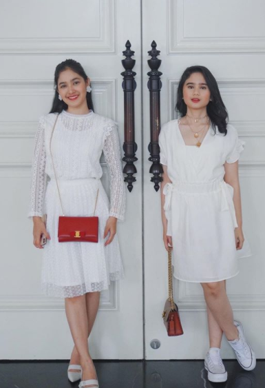 Potret anggun Tissa Biani dengan dress