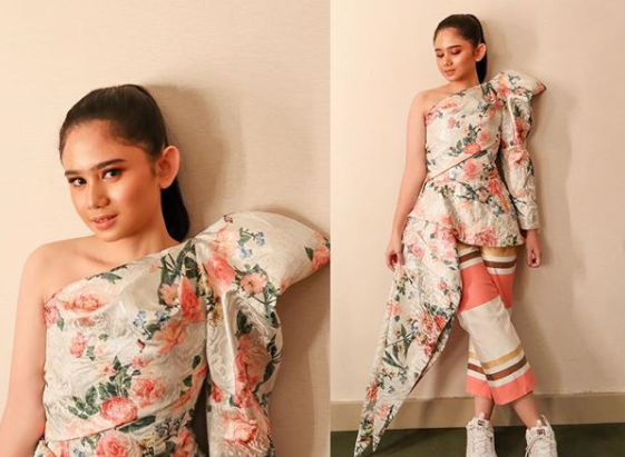 Potret anggun Tissa Biani dengan dress