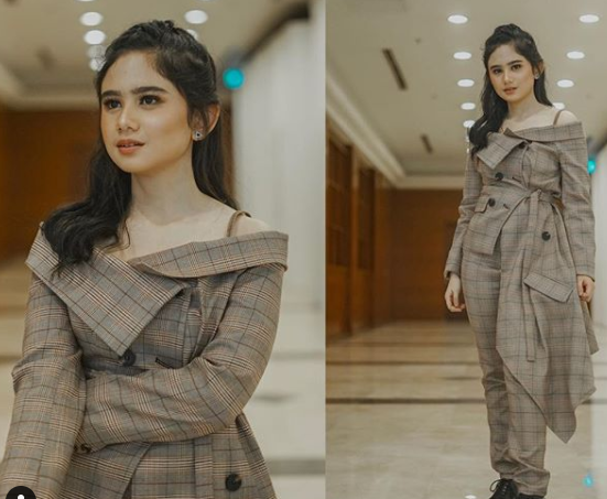 Potret anggun Tissa Biani dengan dress