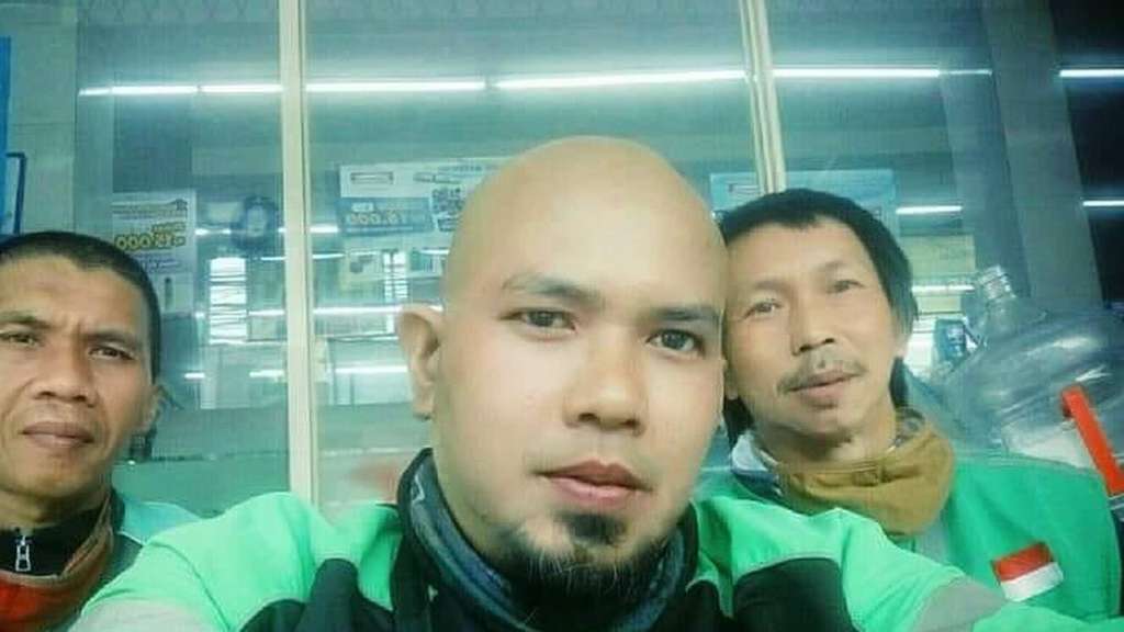Driver Ojol yang mirip Ahmad Dhani