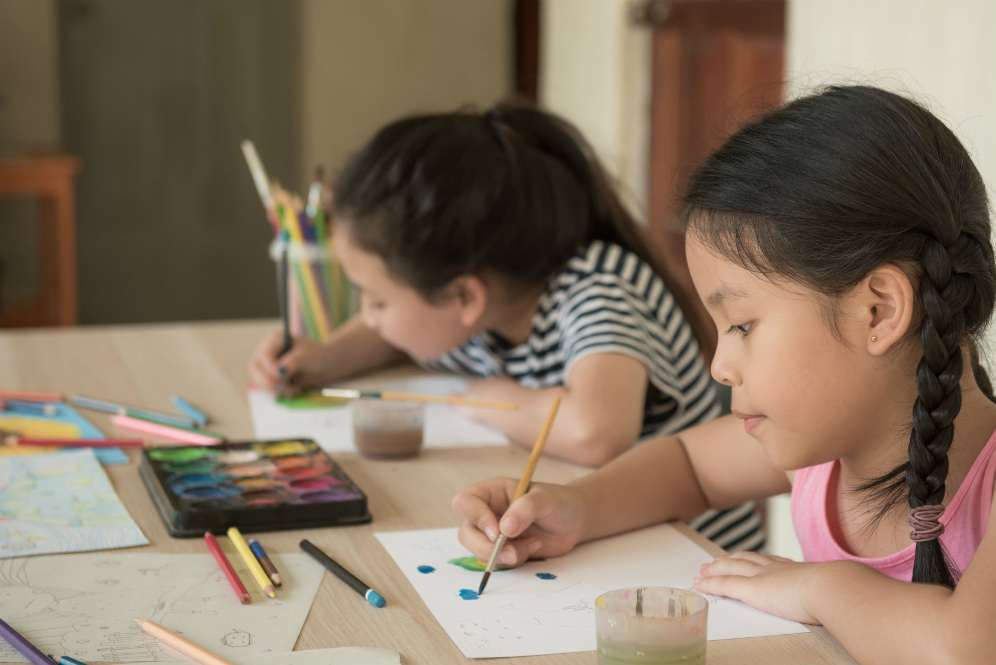 Anak belajar di rumah