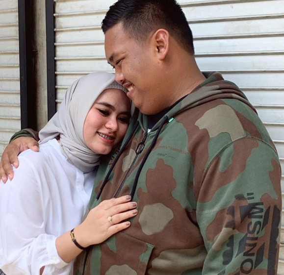 Potret Dewi Amalia, istri sah Ajudan Pribadi