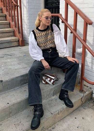 Sweater Vest dengan Gaya Ala 80-an