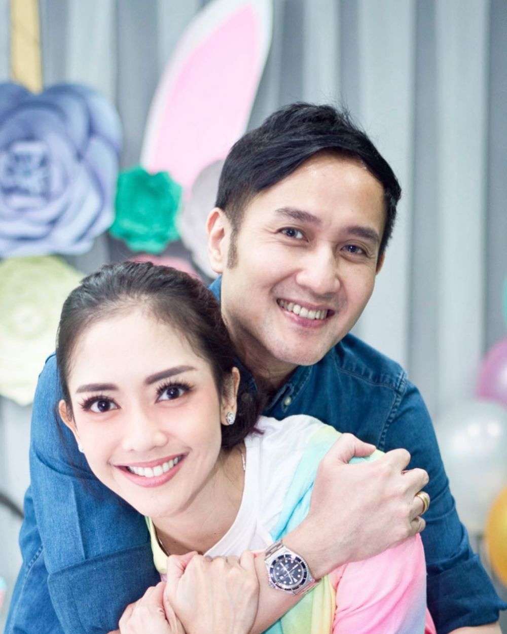 Pasangan seleb terpaut belasan tahun