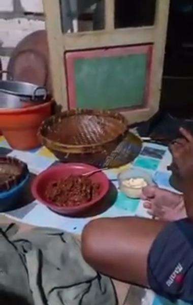Kondisi rumah kakek penjual gado-gado.