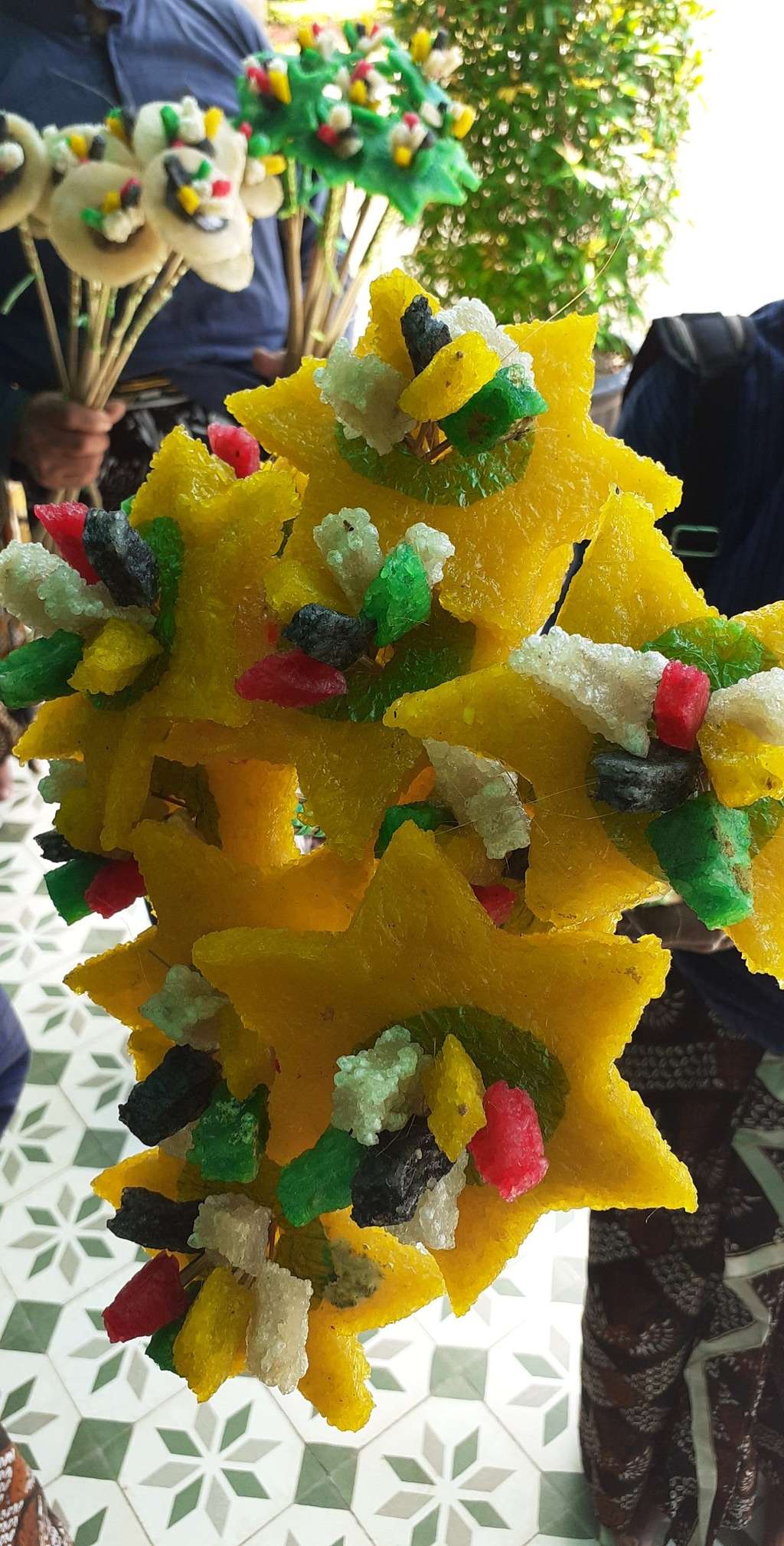 Rengginang dan upil-upilan Rengginang dan upil-upilan