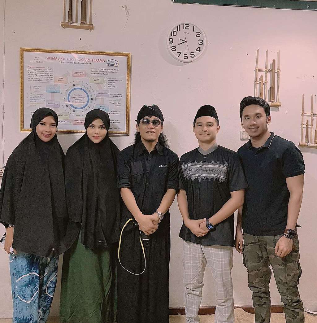 Seleb mualaf