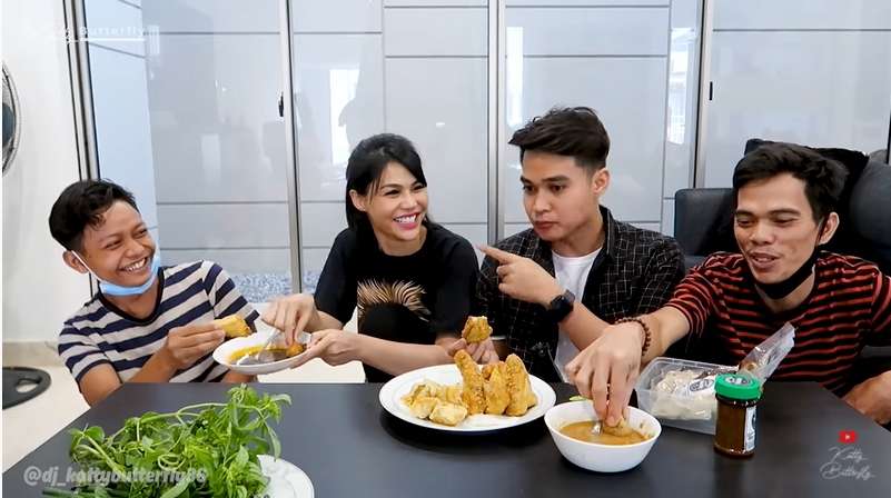 DJ Katty Butterfly masuk islam