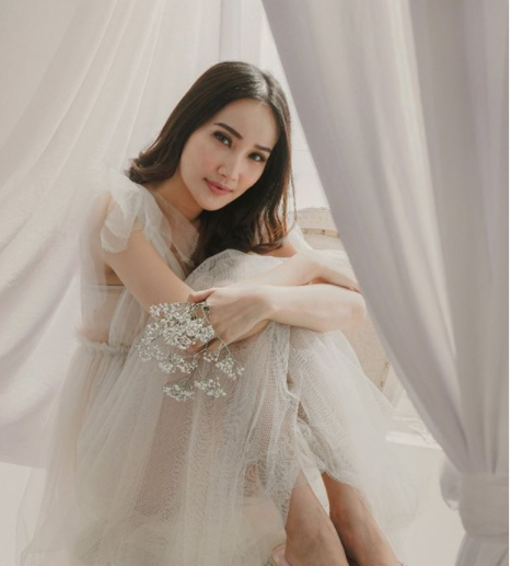 Potret Bella Aprilia, calon istri Ivan Gunawan