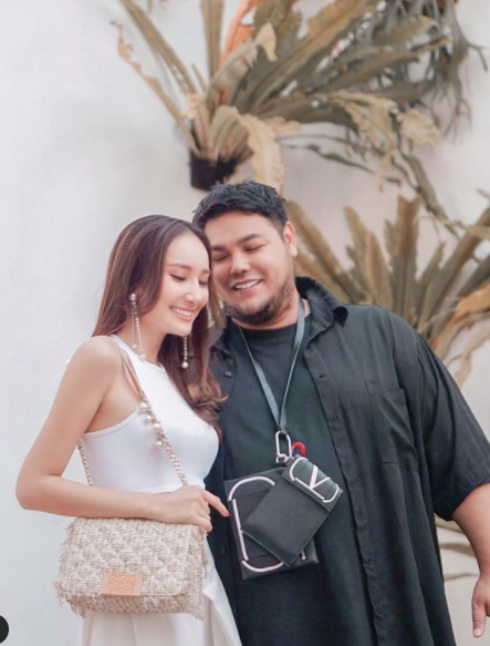 Potret Bella Aprilia, calon istri Ivan Gunawan