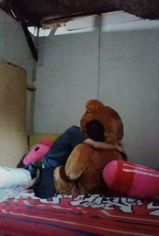 Tapi apa daya, pacar selingkuh di depan mata.