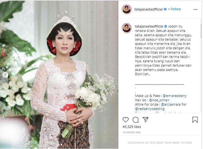 Tata Janeeta curhat tentang jodoh. Tata Janeeta curhat tentang jodoh.