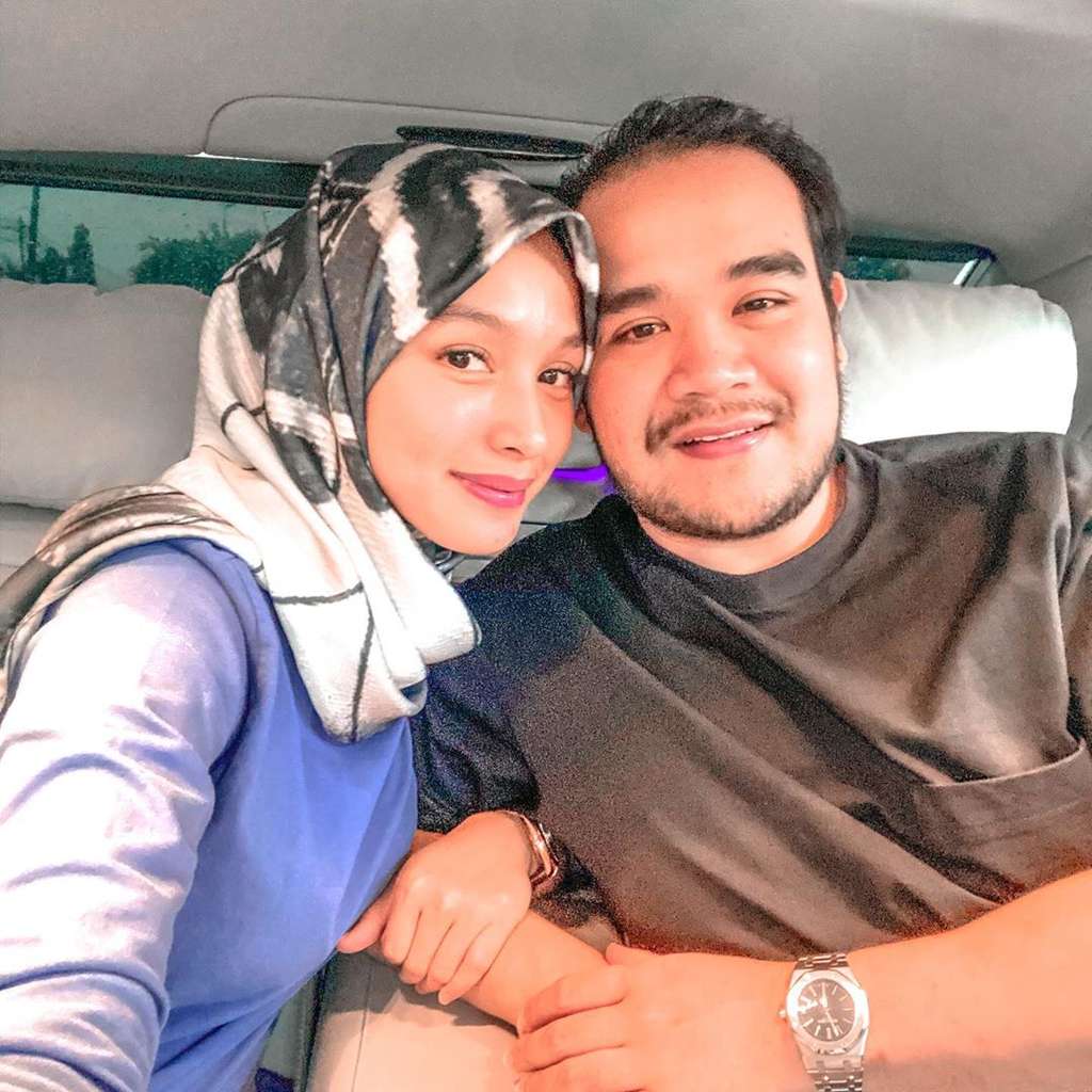 Tya Arifin dan suami