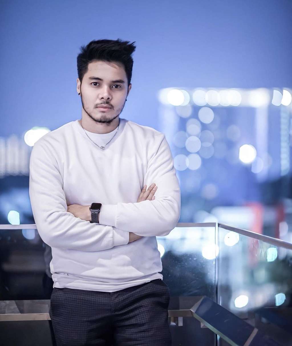 Aher berondong Elly Sugigi