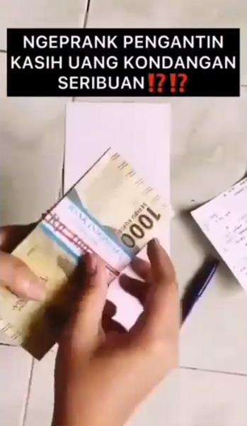 Angpao pernikahan isinya lembaran uang Rp1.000.