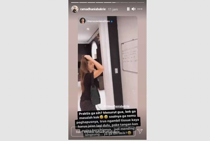 Nia Ramadhani hapus papan tulis dengan baju mahalnya