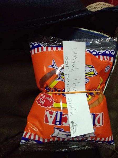 Bekal roti untuk ibu.