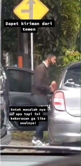 Pasangan Bertengkar