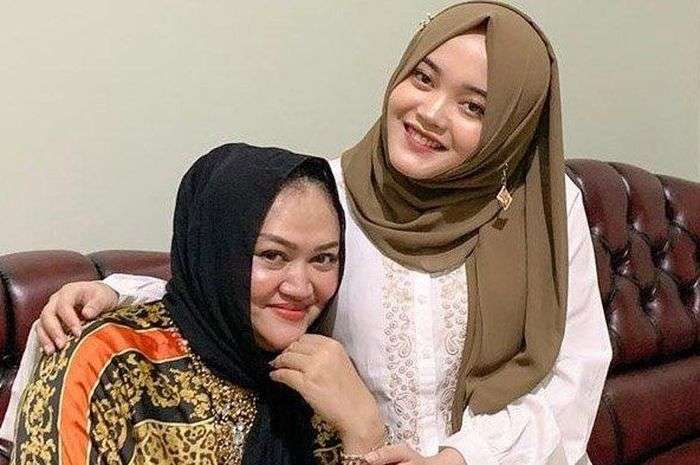 putri delina