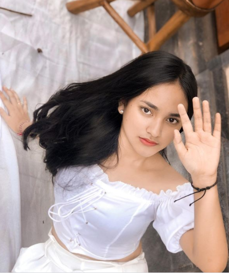 Potret Selma Contana, kembaran Syifa Hadju