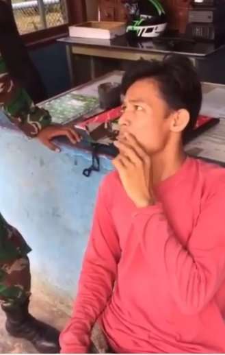 Pria palak sopir truk