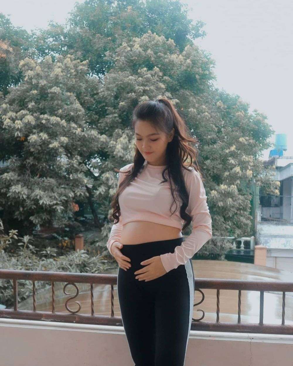 Potret baby bump Ana Riana, pemeran Rinjani di Tukang ojek Pengkolan