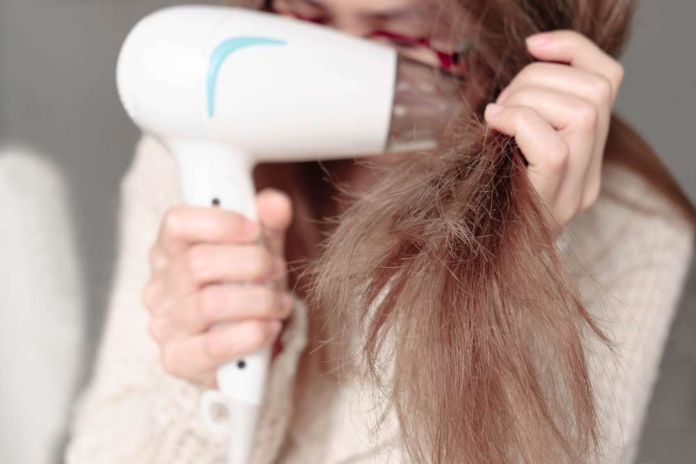 Mengeringkan Rambut