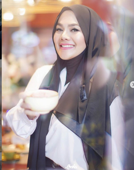 Potret Sarita Abdul Mukti tanpa riasan makeup tebal