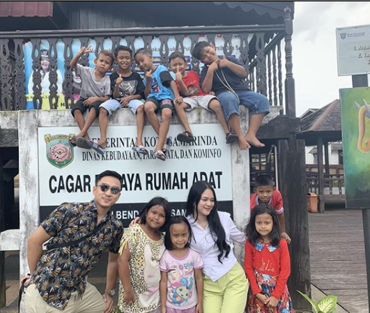 Potret Lutfi Agizal dan Nadya Indry saat liburan