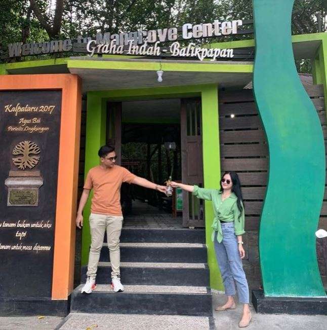 Potret Lutfi Agizal dan Nadya Indry saat liburan
