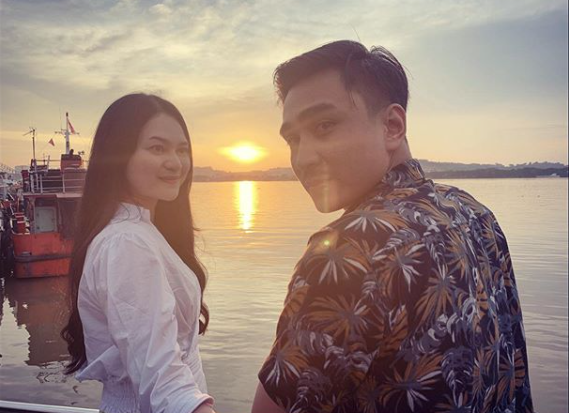 Potret Lutfi Agizal dan Nadya Indry saat liburan