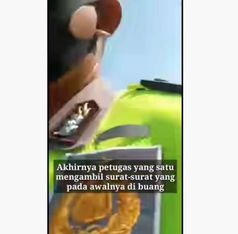 Adu Mulut Sopir Truk dan Polisi