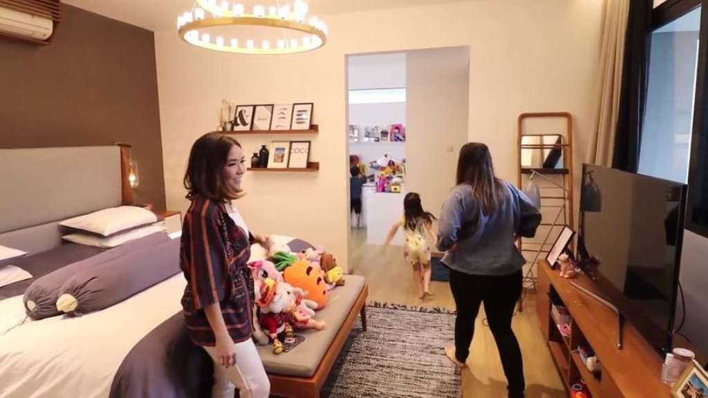 potret rumah Gisel