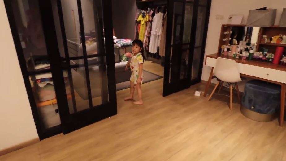 potret rumah Gisel