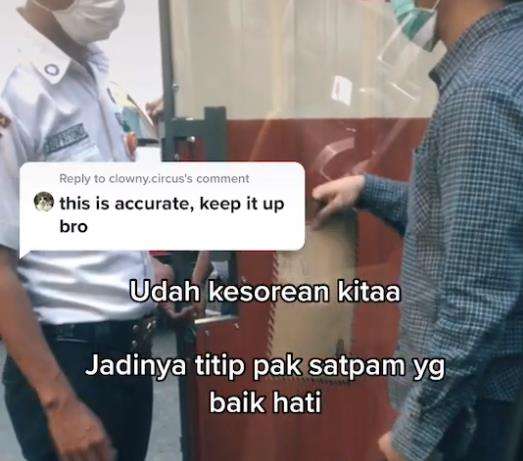 Terpaksa titip CV ke satpam karena kesorean.