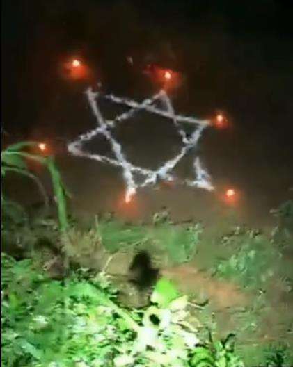 Ritual kelompok itu langsung buyar.