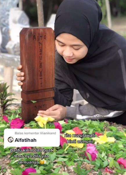 Ibu meninggal dunia sebelum dia diwisuda.